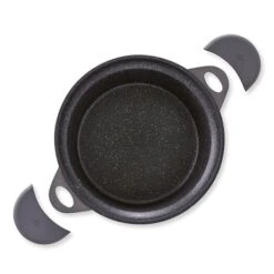 Lot Faitout Dur Comme La Pierre 28 Cm Et 2 Maniques En Silicone -Fournitures De Cuisine 111078 1 1 Lot faitout Dur comme la pierre 28 cm et 2 maniques en silicone Mathon