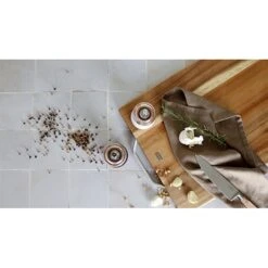 Moulin à Poivre En Bois Effet Cuir Noir 11 Moulin à Poivre En Bois Effet Cuir Noir -Fournitures De Cuisine 200029 4 1 Moulin a poivre en bois effet cuir noir Ogo