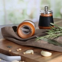 Moulin à Sel En Bois Effet Cuir Blanc -Fournitures De Cuisine 200030 3 1 Moulin a sel en bois effet cuir blanc Ogo