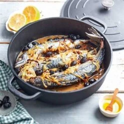 Produits populaires -Fournitures De Cuisine 203003 1 4 Cocotte legere basse ronde en fonte d aluminium 28 cm 4 1 L coloris noir Mathon