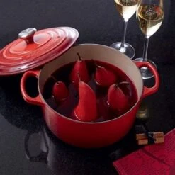 Le Creuset Cocotte Fonte Rond 26 Cm Cerise 9 Le Creuset Cocotte Fonte Rond 26 Cm Cerise -Fournitures De Cuisine 213184 2 3 Cocotte fonte rond 26 cm cerise Le Creuset