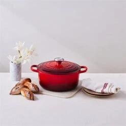 Le Creuset Cocotte Fonte Rond 26 Cm Cerise 11 Le Creuset Cocotte Fonte Rond 26 Cm Cerise -Fournitures De Cuisine 213184 4 3 Cocotte fonte rond 26 cm cerise Le Creuset