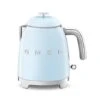 Smeg Mini Bouilloire 0,8 L 1400 W KLF05PBEU Bleu Azur 1 Smeg Mini Bouilloire 0,8 L 1400 W KLF05PBEU Bleu Azur -Fournitures De Cuisine 702031 0 4 Mini bouilloire 0 8 L 1400 W KLF05PBEU bleu azur Smeg
