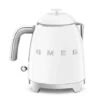 Smeg Mini Bouilloire 0,8 L 1400 W KLF05PBEU Blanc -Fournitures De Cuisine 702033 0 1 Mini bouilloire 0 8 L 1400 W KLF05PBEU blanc Smeg
