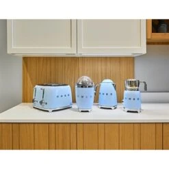 Smeg Presse-agrumes électrique Bleu Azur 70 W CJF01PBEU 9 Smeg Presse-agrumes électrique Bleu Azur 70 W CJF01PBEU -Fournitures De Cuisine 728026 3 1 Presse agrumes electrique bleu azur 70 W CJF01PBEU Smeg